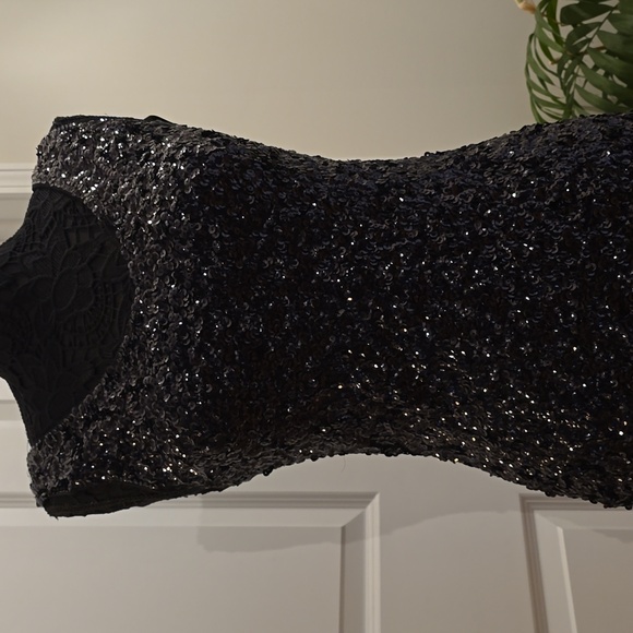 BLACK SEQUINED DRESS - Picture 2 of 6